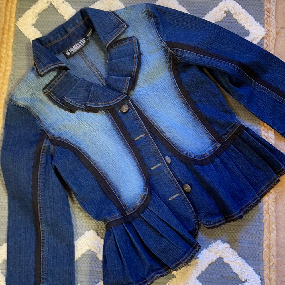 🇺🇸SALE🇺🇸RARE JEAN JACKET ITS RUGGED MEETS LACE